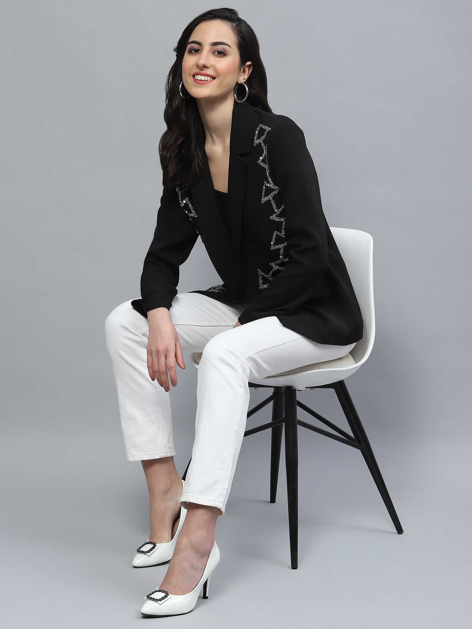 EMBROIDERED BLACK BLAZER