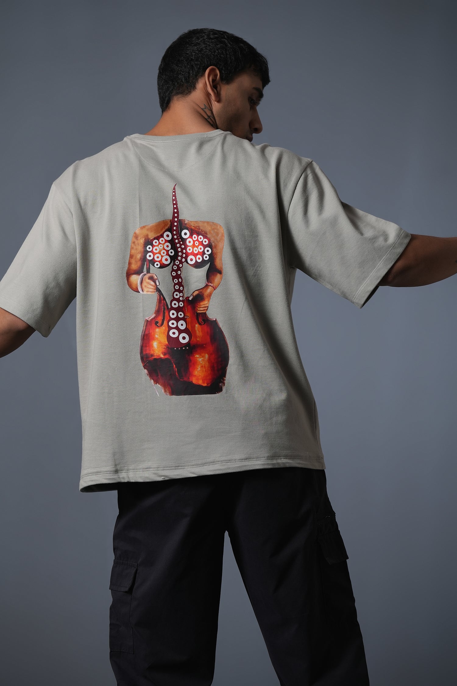 SUCKERS OF THE GUITAR TEE GREY