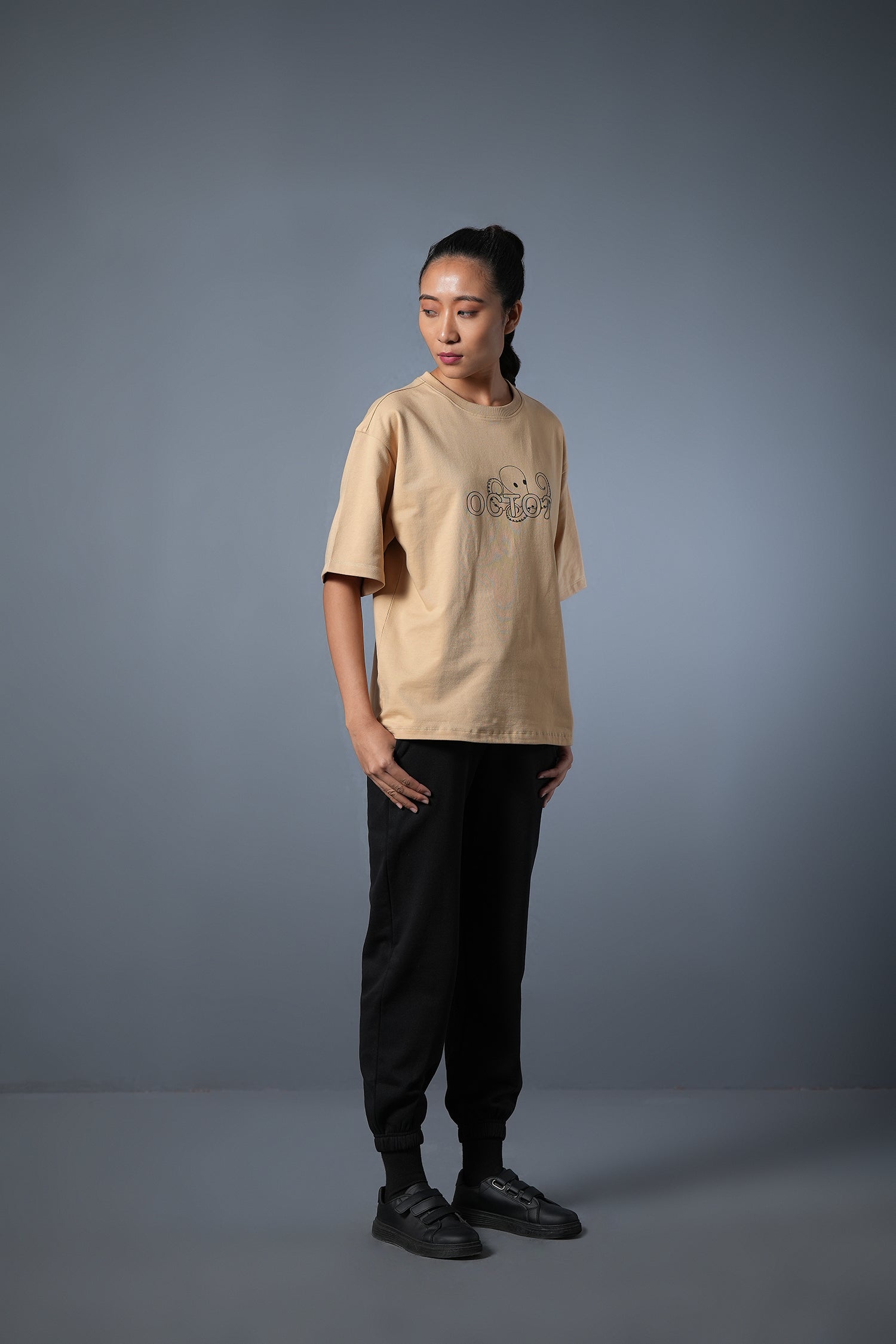 SUCKERS OF THE GUITAR TEE BEIGE