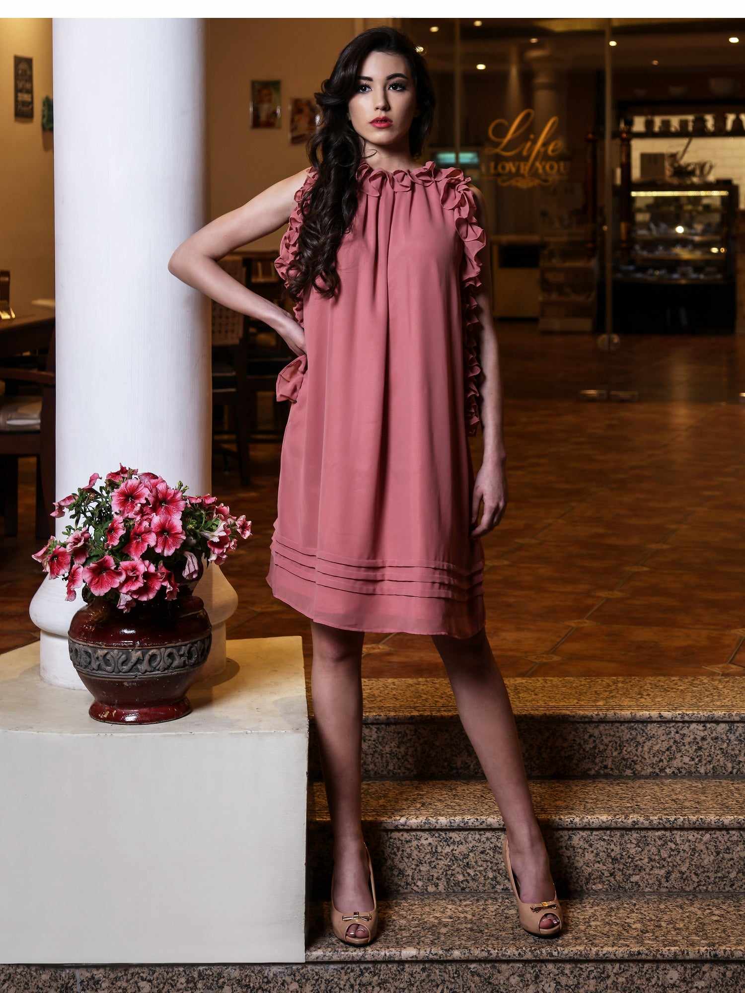 sleeveless frill dress